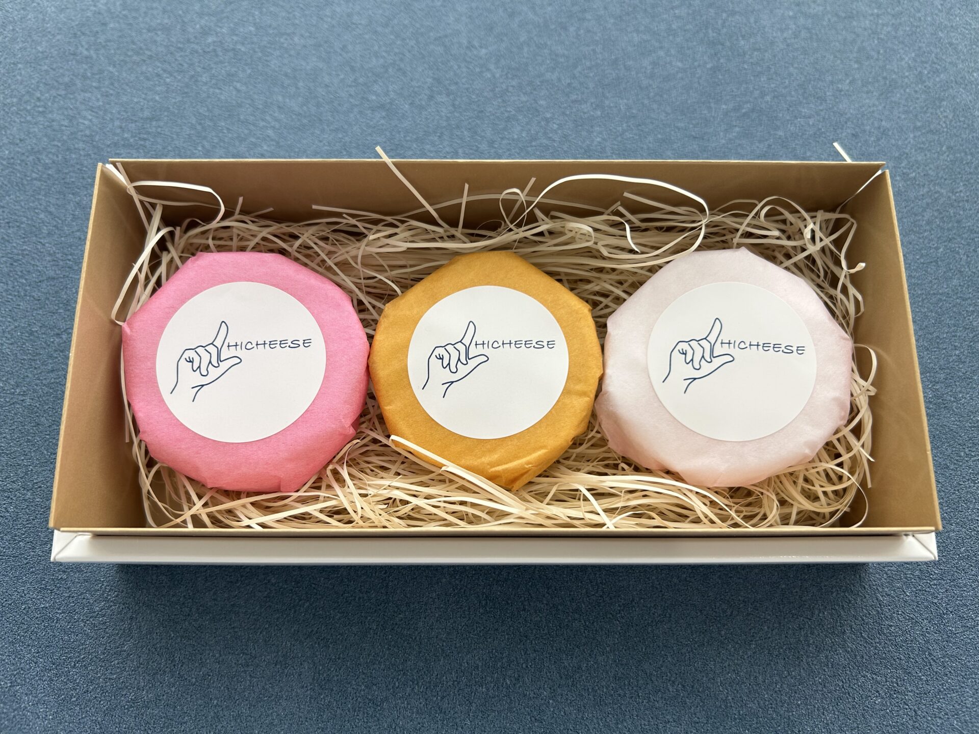 アソート 白ワインにおすすめ(シェーブチーズケーキ、エポワスチーズケーキ、キャラメルナッツチーズケーキ)岩塩付き